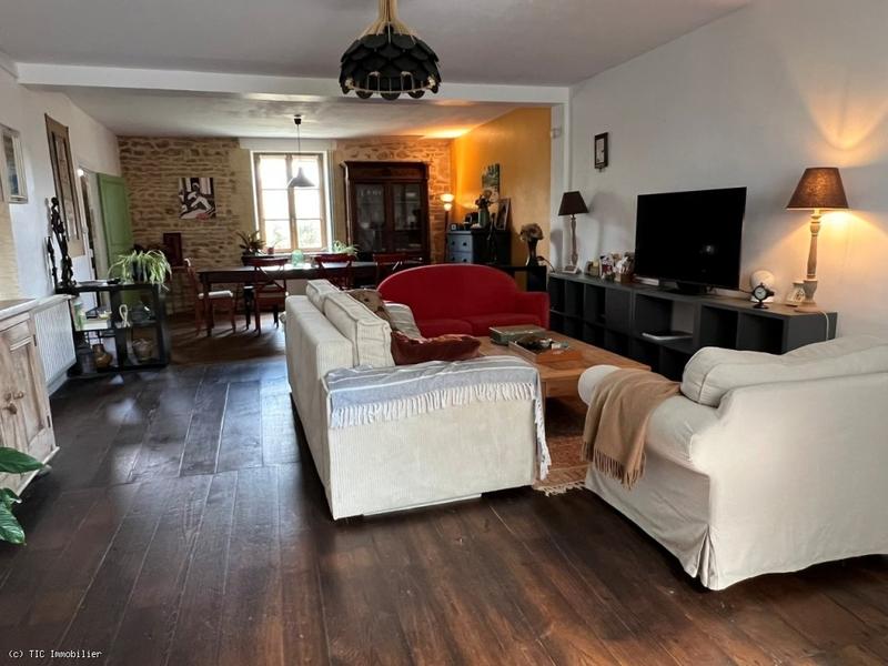 Maison en pierre - 273 m² - 6 pièces