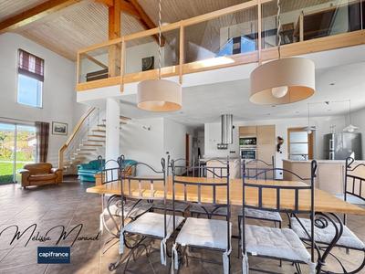 Maison - 180 m² - 5 pièces