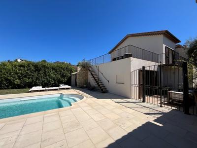 Maison - 215 m² - 6 pièces