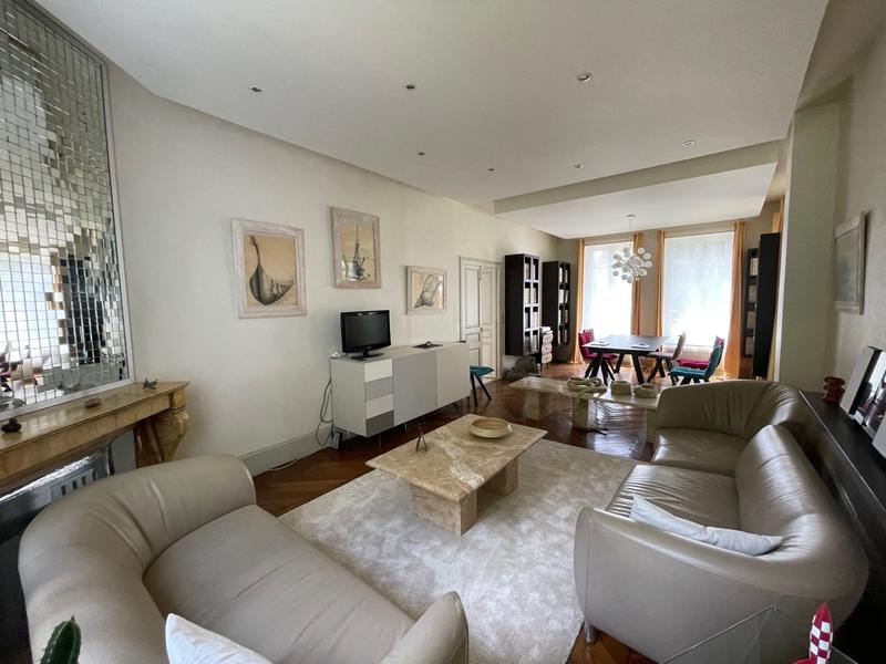 Maison - 230 m² - 9 pièces