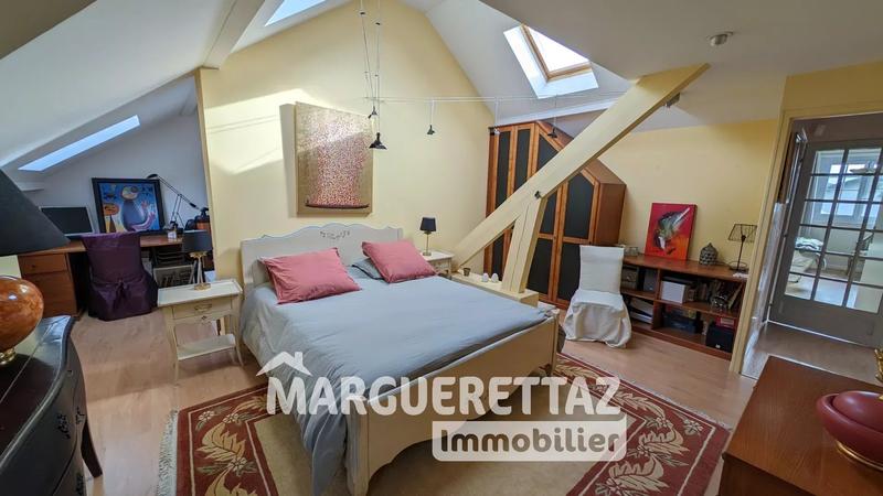 Maison - 250 m² - 9 pièces