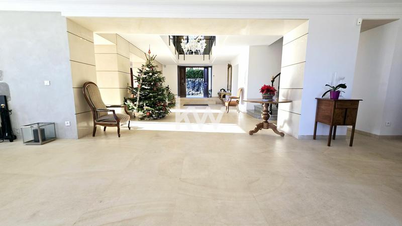 Maison - 600 m² - 10 pièces