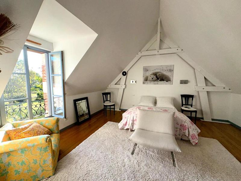 Maison - 202 m² - 6 pièces