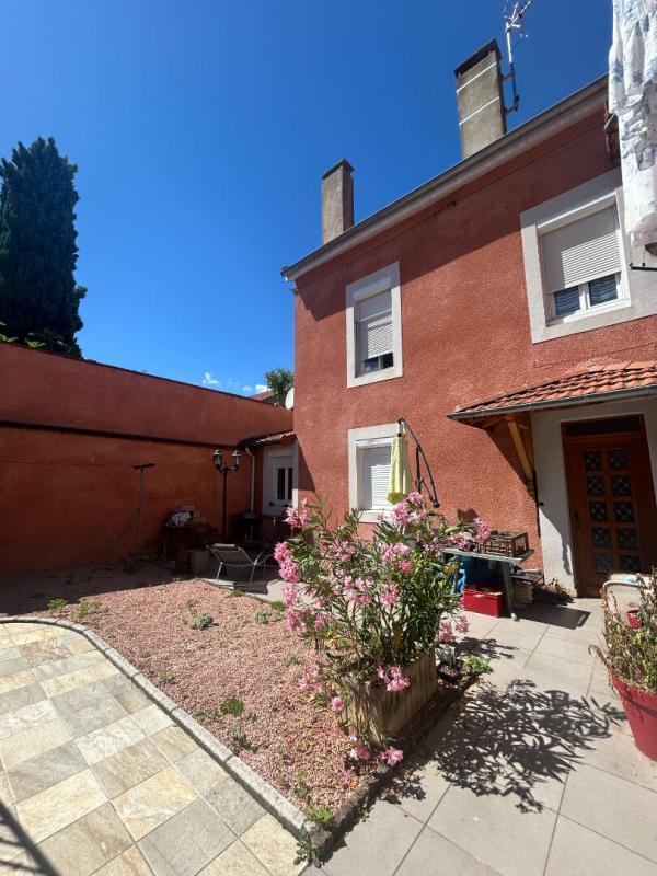 Immeuble - 200 m² - 7 pièces