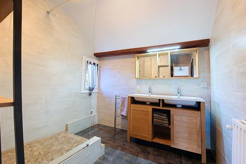 Maison - 220 m² - 7 pièces