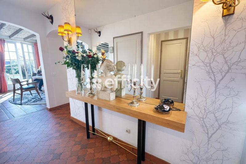 Villa - 258 m² - 8 pièces