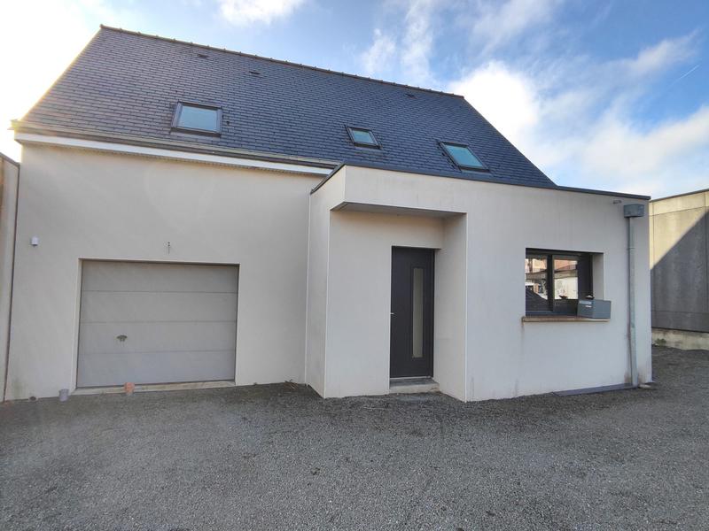 Maison - 95 m² - 5 pièces