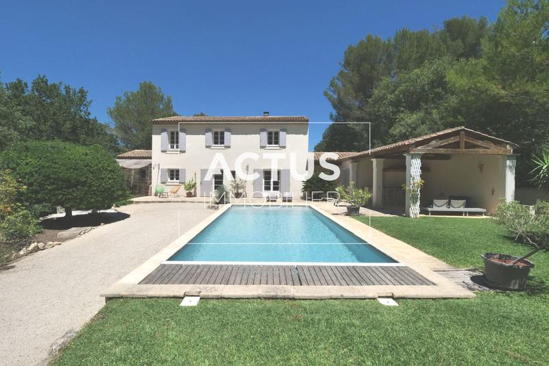 Maison - 195 m² - 9 pièces