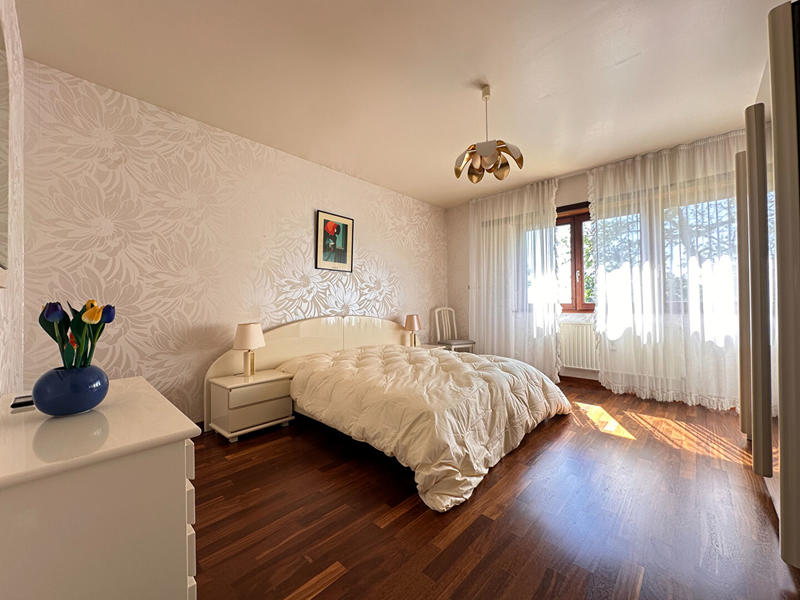 Maison - 250 m² - 6 pièces