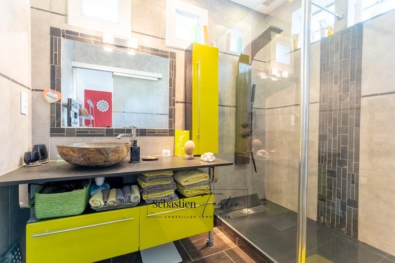 Maison - 210 m² - 8 pièces