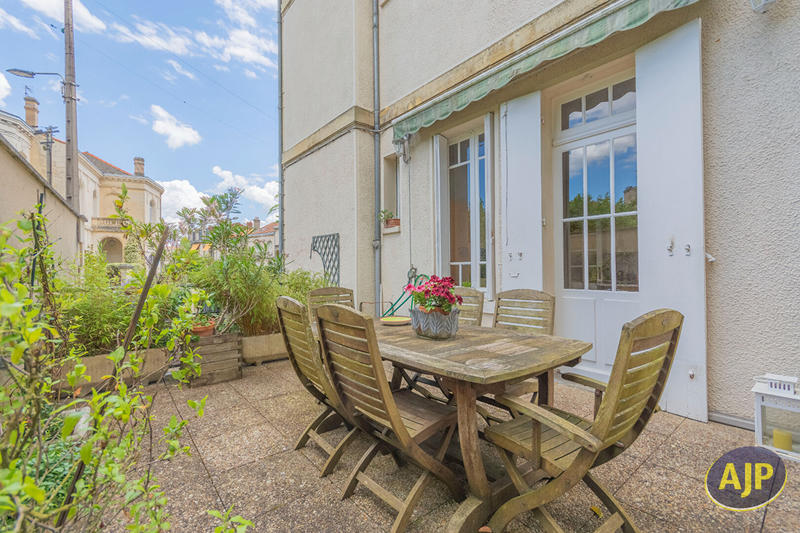 Maison - 207 m² - 10 pièces