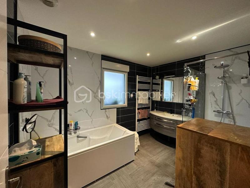 Pavillon - 170 m² - 7 pièces