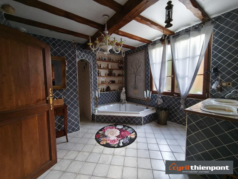 Propriété - 323 m² - 12 pièces