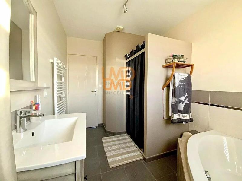 Maison - 247 m² - 5 pièces