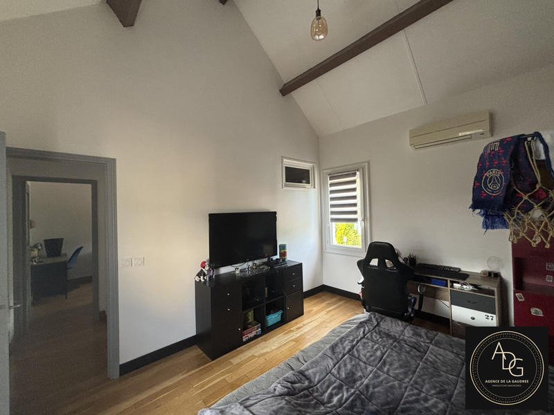 Maison - 210 m² - 6 pièces