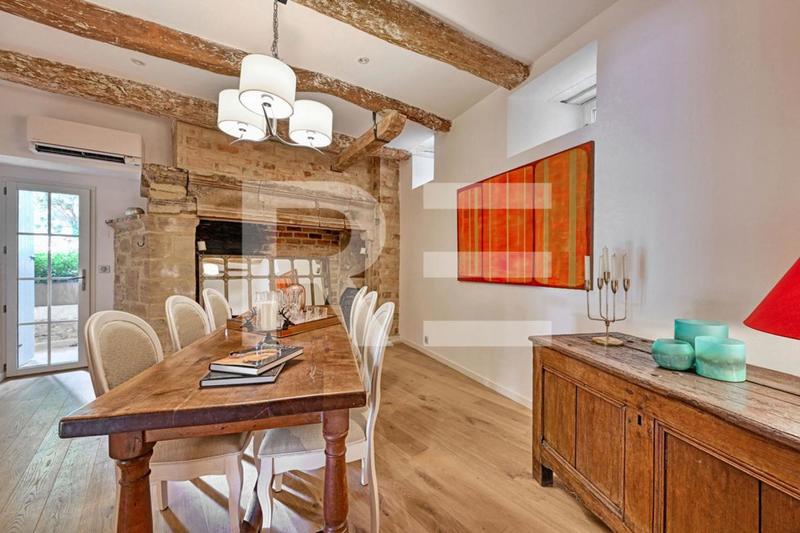 Maison - 245 m² - 9 pièces