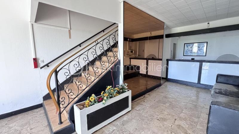 Bureau - 600 m² - 35 pièces