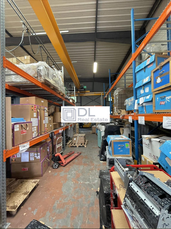 Entrepôt - 1 850 m²