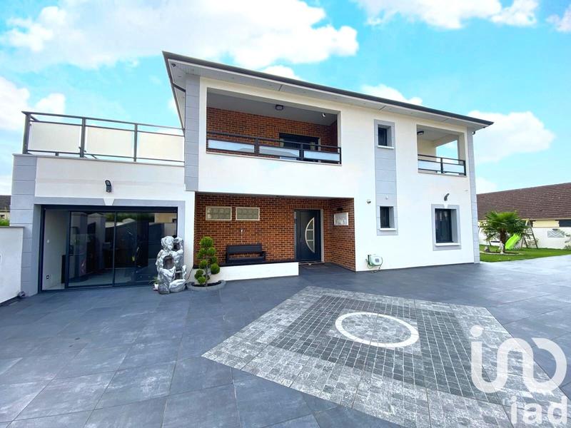 Maison - 325 m² - 10 pièces