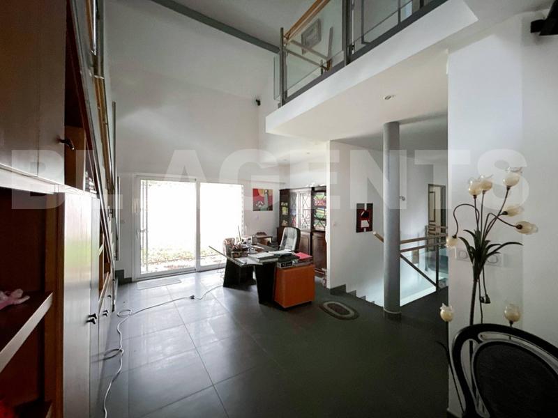 Villa - 322 m² - 6 pièces