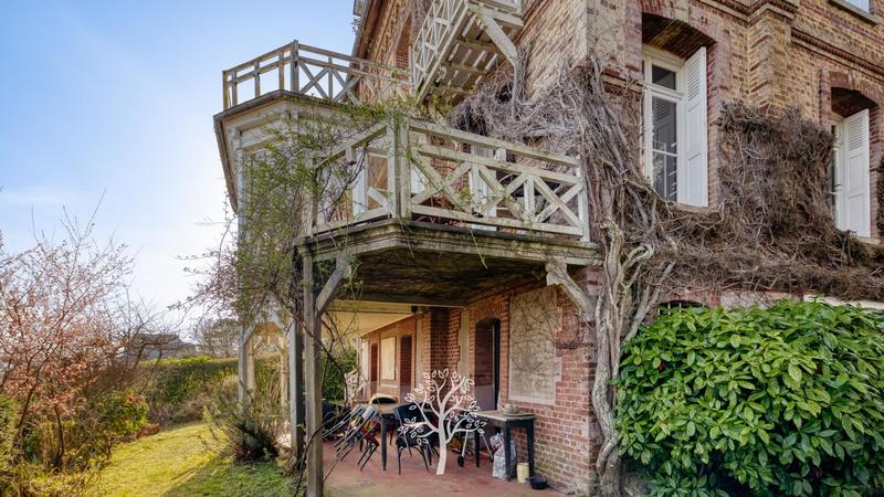 Villa - 303 m² - 12 pièces