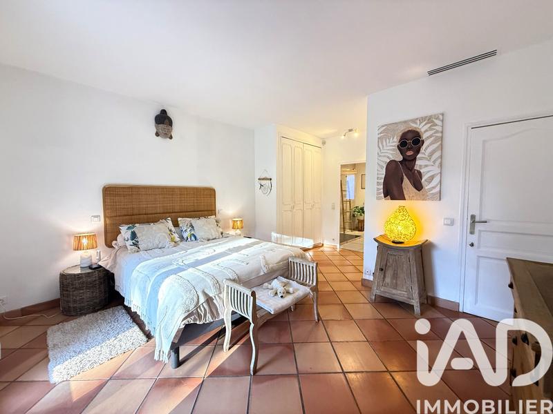 Maison - 237 m² - 6 pièces