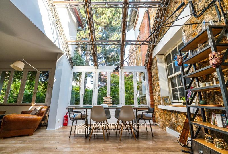 Maison - 418 m² - 10 pièces