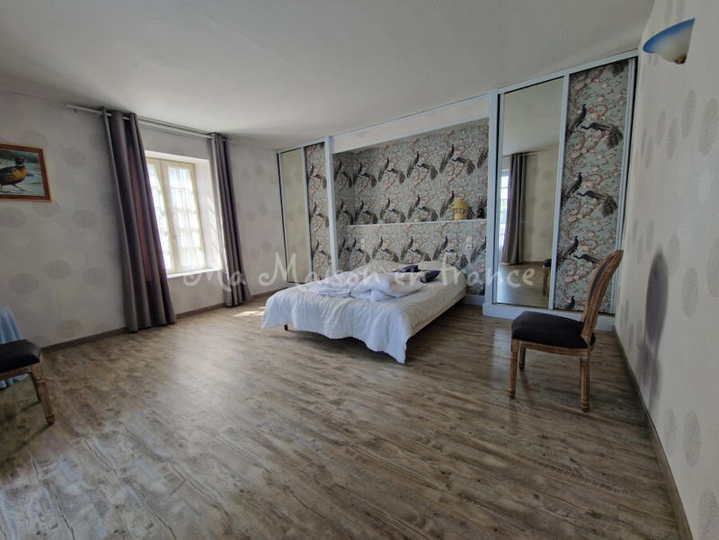 Maison - 420 m² - 12 pièces