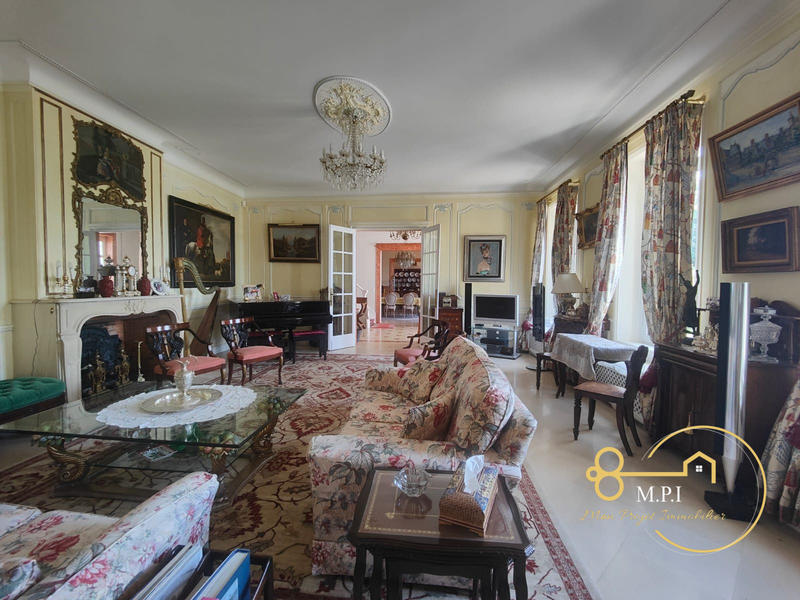 Château - 779 m² - 13 pièces