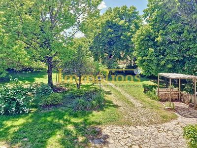 Maison - 330 m² - 9 pièces