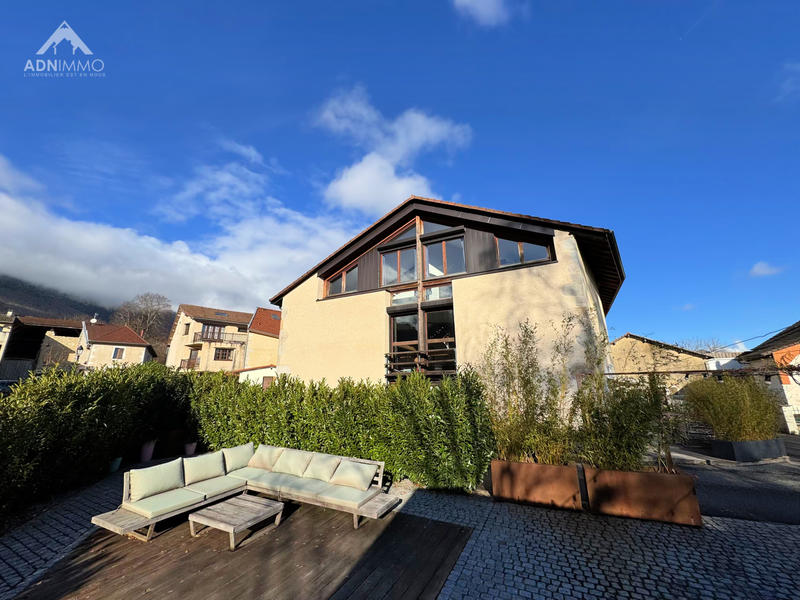 Maison - 280 m² - 6 pièces