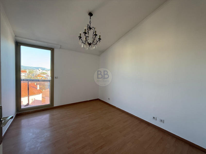 Appartement - 96 m² - 4 pièces