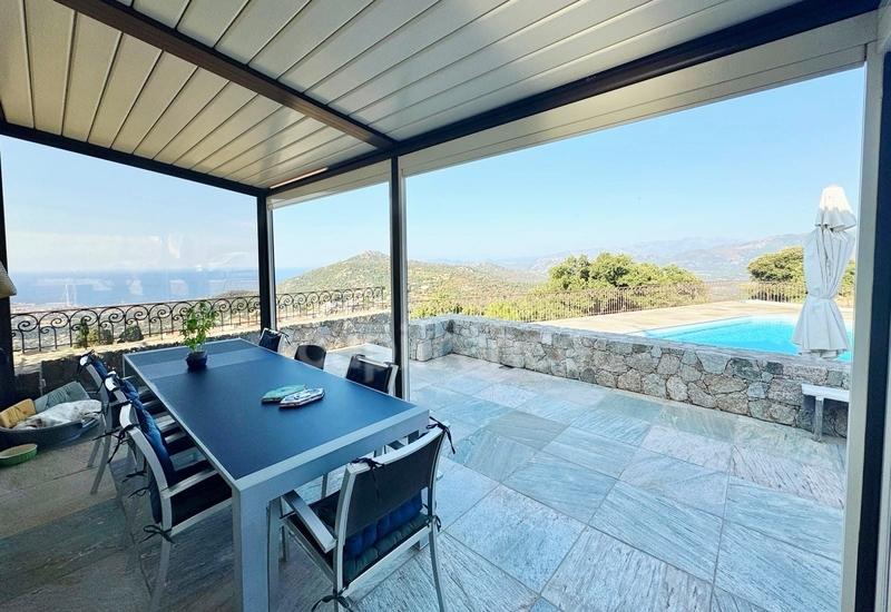 Propriété - 218 m² - 7 pièces