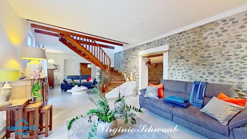 Maison - 261 m² - 7 pièces