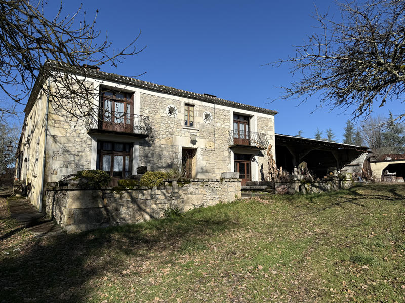 Maison - 235 m² - 8 pièces