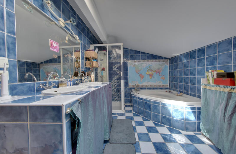 Propriété - 395 m² - 15 pièces