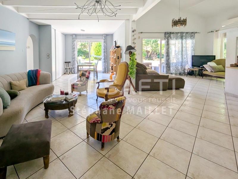 Villa - 270 m² - 9 pièces