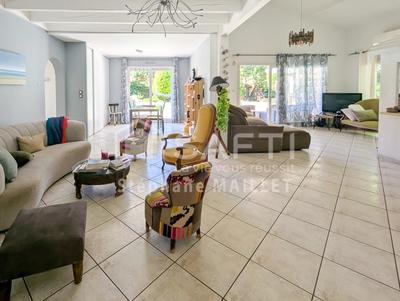 Villa - 270 m² - 9 pièces