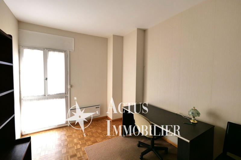 Maison - 242 m² - 8 pièces