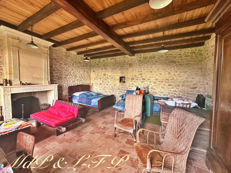 Maison - 247 m² - 9 pièces