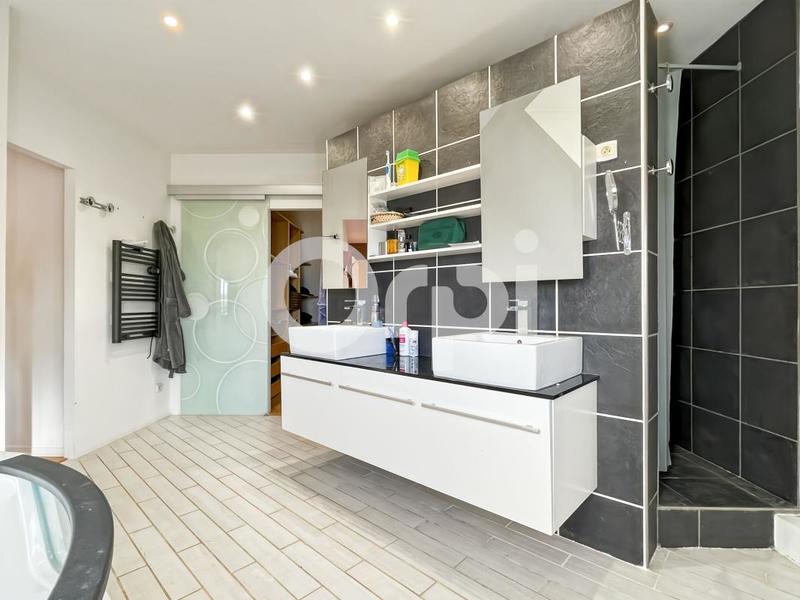 Maison - 209 m² - 6 pièces