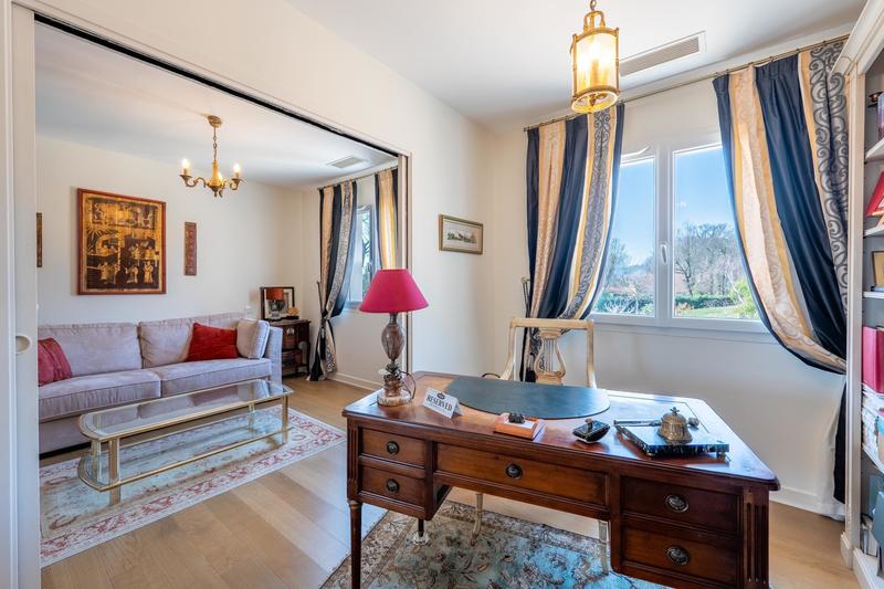 Maison - 202 m² - 6 pièces