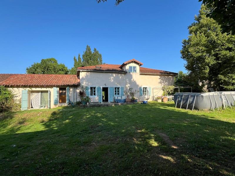 Maison - 240 m² - 9 pièces