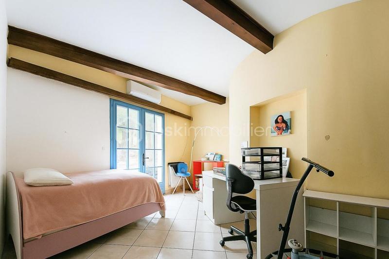 Maison - 287 m² - 11 pièces