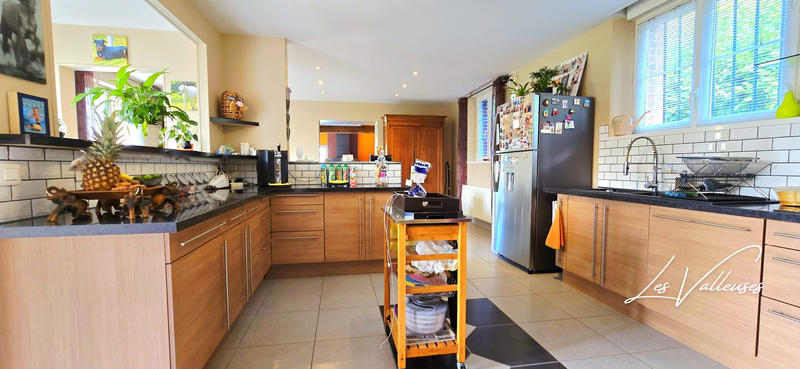 Maison - 213 m² - 8 pièces