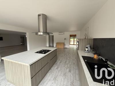 Maison - 215 m² - 7 pièces