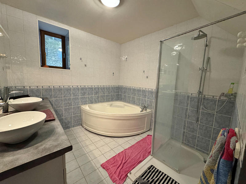 Maison - 180 m² - 6 pièces