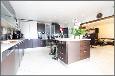 Maison - 222 m² - 12 pièces