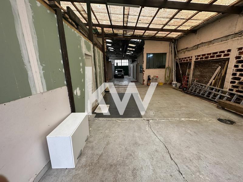 Magasins - 550 m² - 4 pièces