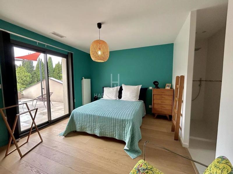 Propriété - 260 m² - 7 pièces